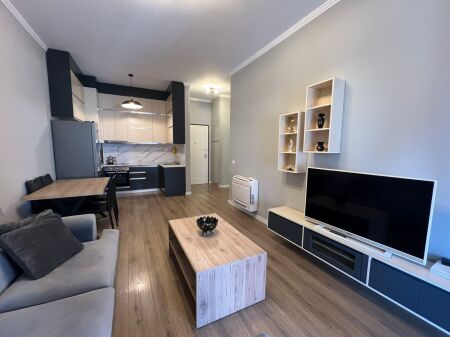 * 1+1 per qira tek *Kompleksi Delijorgji*