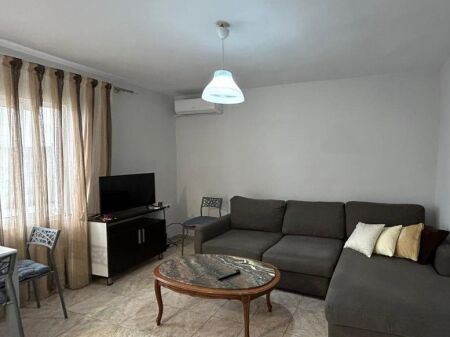 JEPET ME QERA APARTAMENT 1+1 TEK XHAMIA PRANE URES SE TABAKËVE