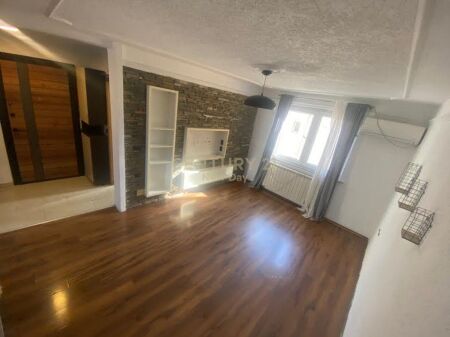 Jepet me qira duplex 2+1+2 prane Zogu Zi. 650 € /Muaj