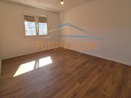 Shitet, Apartament 1+1, Oxhaku, Tiranë.