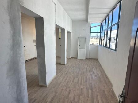 JEPET ME QERA AMBIENT BIZNESI QENDER,DURRES