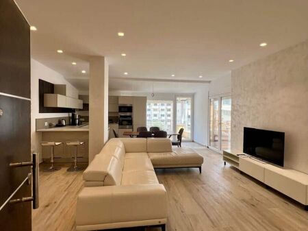 Shitet Apartament 2+1 + Verandë – Plazh