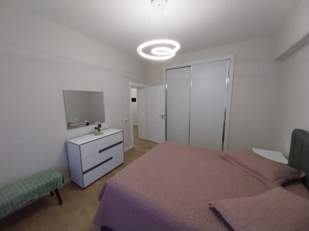 JEPET ME QERA APARTAMENT 2+1 PRANE MUZEUMIT , DURRËS