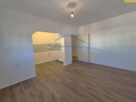 Shitet, Apartament 1+1, Oxhaku, Tiranë.