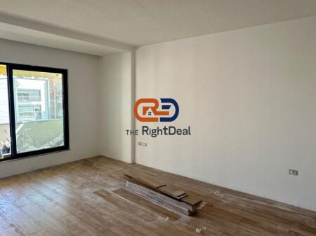 Tek Selvia, Jepet Me Qira Ambient Per Zyra I Sapo Investuar !!!