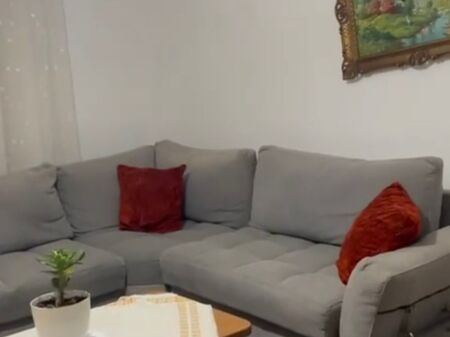 Jepet me qira 1+1 Rrethi Yzberisht shpi private 350 mije leke