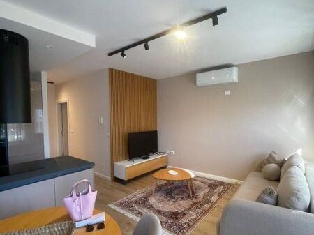 Apartament Modern 1+1 me Qira pranë Maternitetit të Ri