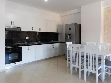 Apartament 3+1+2 për Qira në 5 Maj!