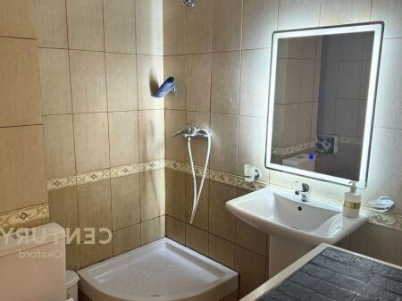 Jepet apartment 1+1+post parkimi me qera tek Rr. Barrikadave