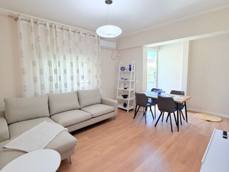 JEPET ME QERA APARTAMENT 2+1 PRANE MUZEUMIT, DURRES