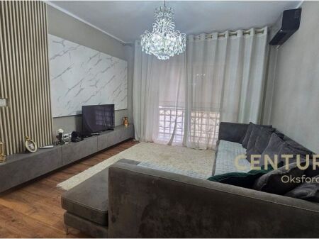 JEPET ME QIRA APARTAMENT 2+1 TEK RRUGA BARRIKADAVE !!