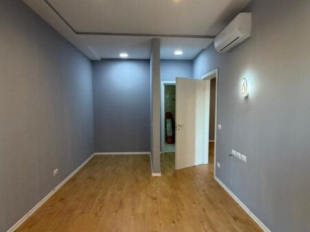 📌Ambient Biznesi (Zyrë) me Qira tek Garden Building