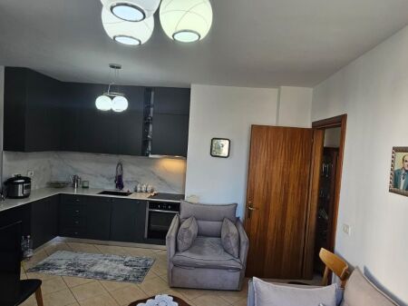 Shitet apartament 1+1 prane Shkolles Mihal Grameno!
