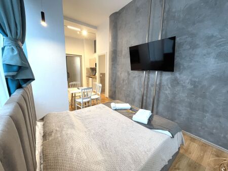 Studio Moderne Me Qera Afatgjatë | E Mobiluar Plotësisht