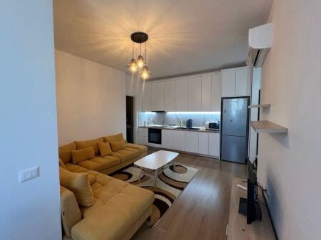 Grand Galeri Apartament me qera 2+1+2