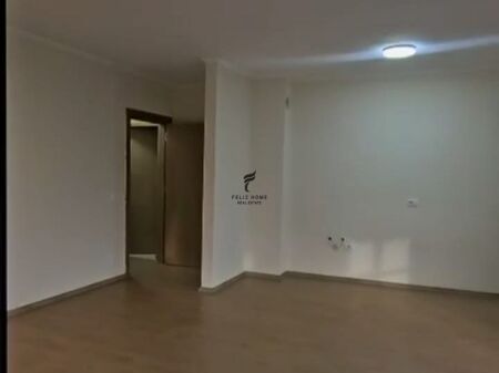 ZYRE ME QERA 122 M2 RRUGA 5 MAJ 40.000 LEKE FH-57902