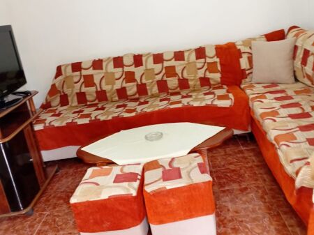 📍 Jepet me Qera Hyrje 1+1 tek Siri Kodra afer Stacionit Trenit