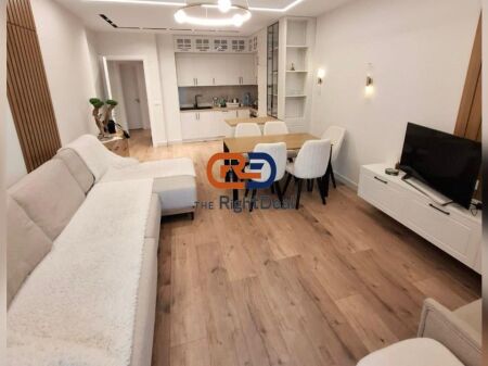 Perballe UET Ne Porcelan ,Jepet Me Qira Apartament 2+1 Bashke Me Nje Post Parkimi!!