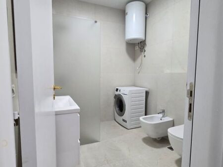 Jepet me qera apartament 2+1 tek Rr.Kavajes