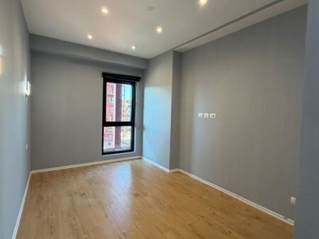 AMBIENT BIZNESI ME QIRA TE GARDEN BUILDING