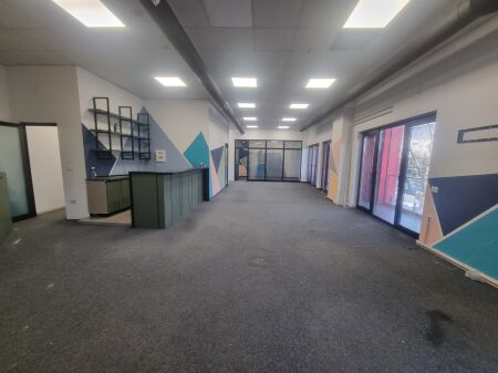 ZYRE ME QERA 190 M2 FRAMACIA 10 220.000 LEKE