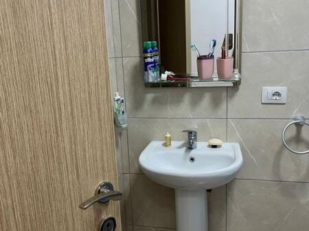 Jepet apartament 3+1+2 me qera tek Rr. 5 Maji