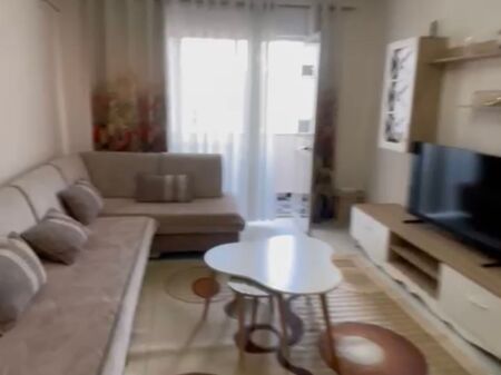 Jepet me Qira Apartament 2+1 i mobiluar - Kamez