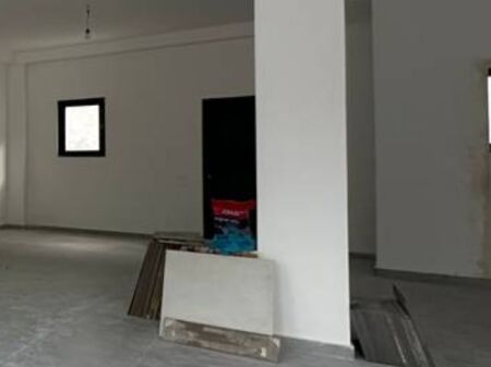 Jepet me qera godinë komerciale