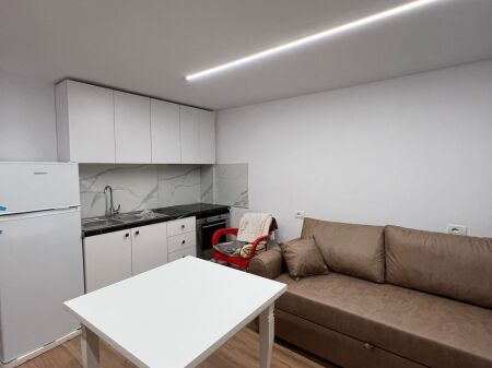 JEPET ME QIRA – 2+1 I SAPOMOBILUAR