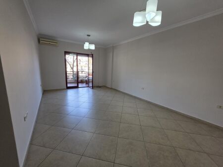 Jepet me qira ambient biznesi ,Rruga e Kavajes