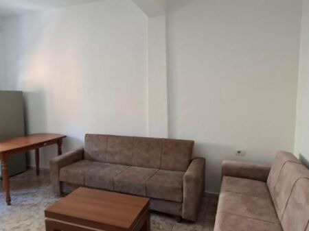 Rruga e Durrsit Jepet me Qera 1+1