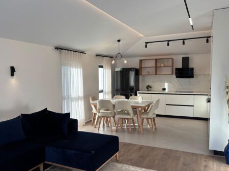 Jepet me qera apartament 2+1+2
