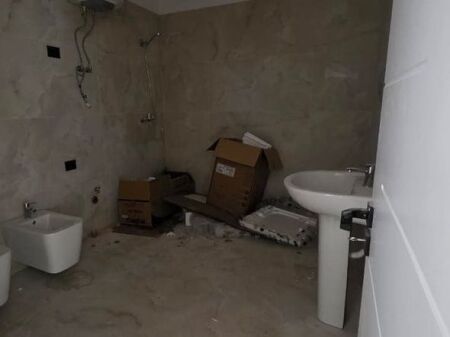 Apartament 2+1+post parkimi me qera ne Paskuqan