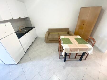 🏡 Jepet me qera Apartament 1+1 te ish Tregu Elektrik, Tiranë