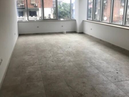 Zyre per qera te Stadiumi Dinamo