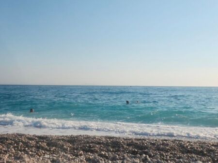 Shitet apartament me oborr 2+1 Palase