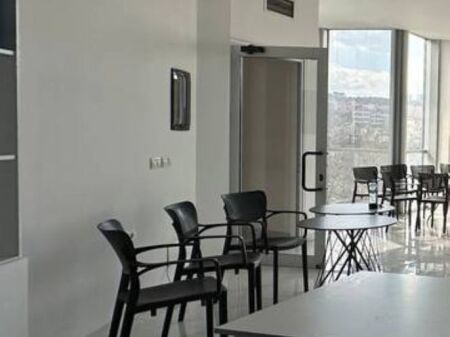 Jepet me qera ambient komercial