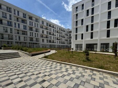 Shitet apartament 3+1, ne fund te rruges 5 Maj !