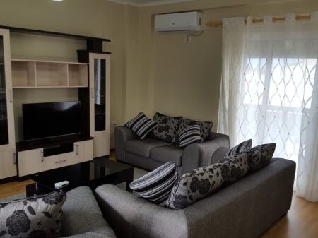 Jepet Apartament 2+1 me Qira në Fresk !