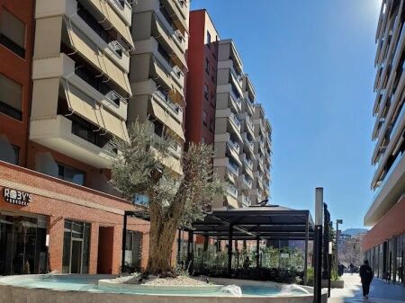 🏢 Locale Commerciale in Affitto – Complesso Delijorgji 📍