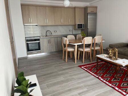 🏢Ne fund te Rruges se 5 Majit,jepet me qera apartament,3+1+2,i mobiluar. 700Euro