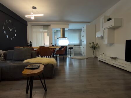 Apartament 2+1 per qira, Komuna e Parisit