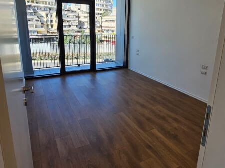 Ambient zyre me parkim per qira te Lake View, administrim i perfshire