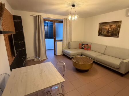 2+1,i mobiluar te rruge e durresit,600 euro