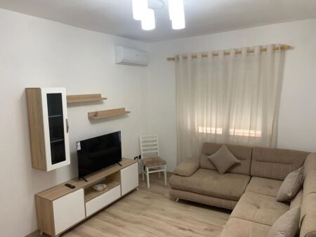 Jepet apartament me qera 1+1