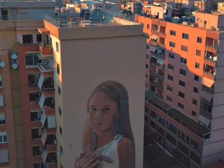 Apartament 2+1 me qera tek Kinema 17 Nentori prane Rruges se Barrikadave