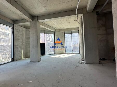 BUSINESS PREMISES FOR RENT 160M2 "RRUGA E BARRIKADAVE"230,000 LEKE