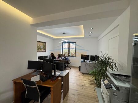 Qera Ambient Biznesi, Bulevardi Zogu 1, Tirane Empire64841