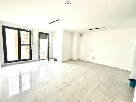 Zyre Me Qera 2+1 Tek Kompleksi Zirkon ( ID BZ2840 ) Tirane