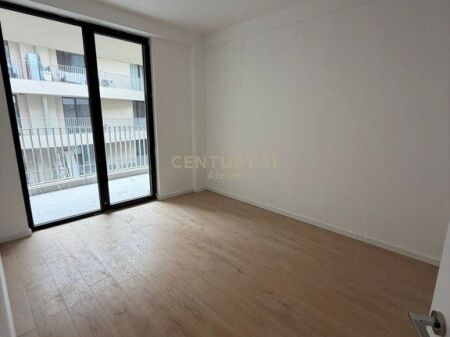 JAPIM APARTAMENT 3+1 ME POST PARKIMI ME QIRA TEK MINE PEZA